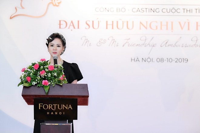 B&agrave; B&ugrave;i Thanh Hương với vai tr&ograve; Gi&aacute;m đốc điều h&agrave;nh v&agrave; tổ chức chương tr&igrave;nh ph&aacute;t biểu