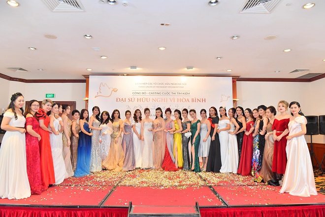 C&aacute;c th&iacute; sinh nữ tham gia Cuộc thi t&igrave;m kiếm 