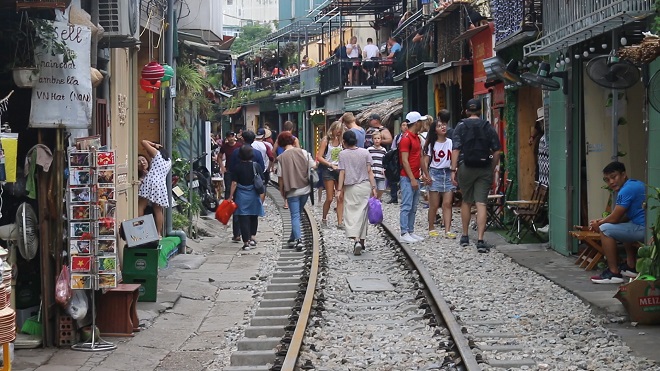 Người dân nói gì về cafe đường tàu?