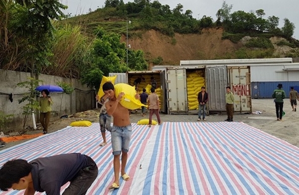 'Núp bóng' hàng gửi kho ngoại quan để gian lận thuế