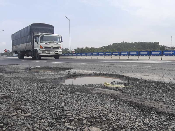 Xử lý dứt điểm hư hỏng nút giao cao tốc Đà Nẵng-Quảng Ngãi trước 15/10