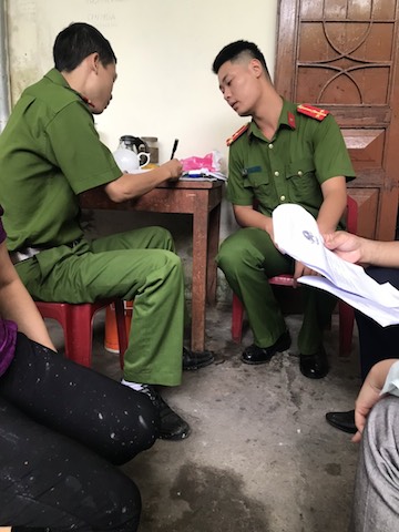 Công an phường Đông Hải 1 tiến hành ghi lời khai các đối tượng liên quan đến vụ việc