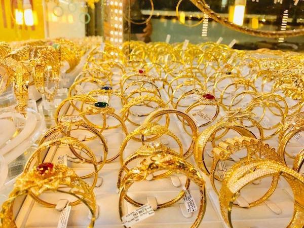 Giá vàng trong nước tăng thêm gần 300.000 đồng/lượng