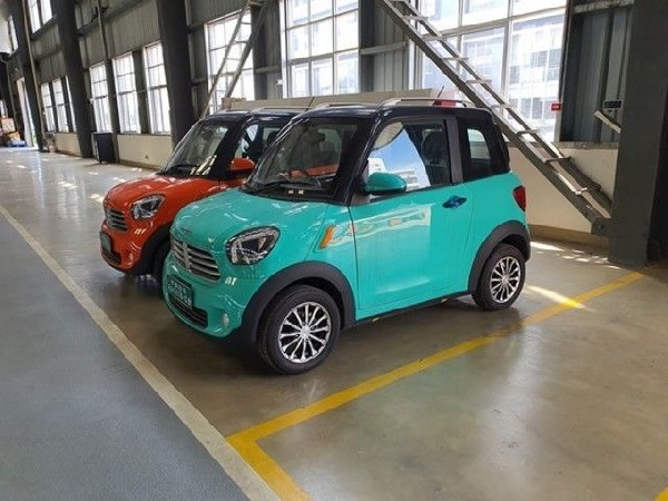 Ô tô điện mini siêu “hot” trên mạng xã hội, giá chỉ hơn 100 triệu đồng...