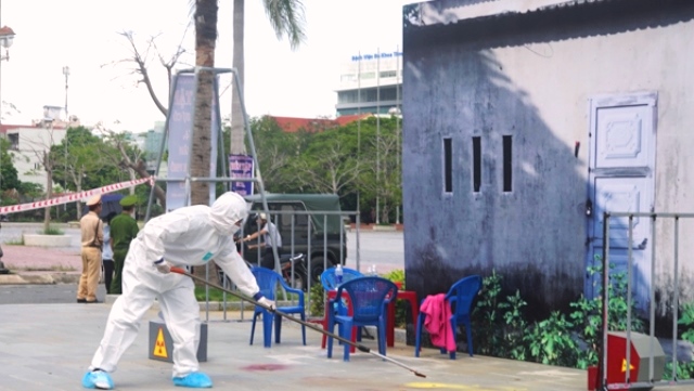 D&ugrave;ng gậy c&oacute; m&agrave;u