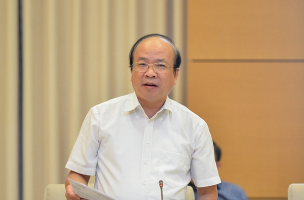 Thứ trưởng Bộ Tư pháp Phan Chí Hiếu (Ảnh: Quốc hội)