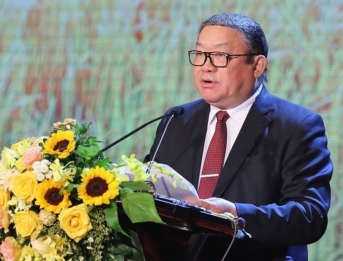 Đồng chí Thào Xuân Sùng, Ủy viên Trung ương Đảng, Chủ tịch Hội Nông dân Việt Nam tuyên bố Khai mạc chương trình Lễ tôn vinh và trao danh hiệu Nông dân Việt Nam xuất sắc 2019
