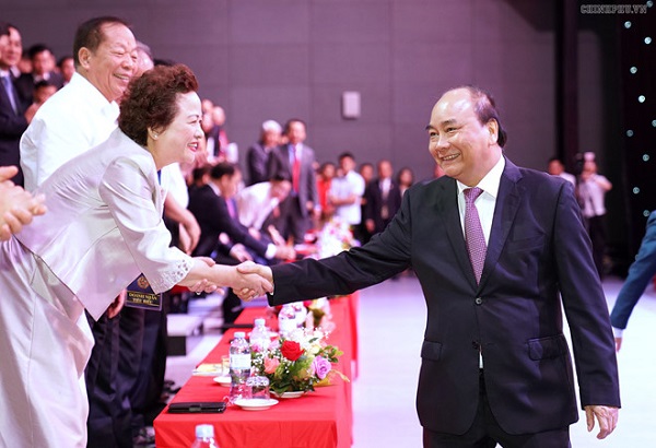 Thủ tướng cùng các đại biểu dự buổi lễ (Ảnh: Quang Hiếu/VGP)