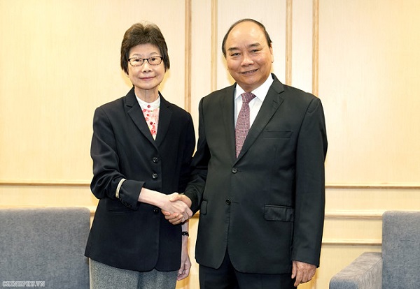 Thủ tướng tiếp bà Lee Ju Song - Giám đốc Khu vực Châu Á - Phòng Thương mại Quốc tế và Liên đoàn các Phòng Thương mại Thế giới (ICC) (Ảnh: Quang Hiếu/VGP)