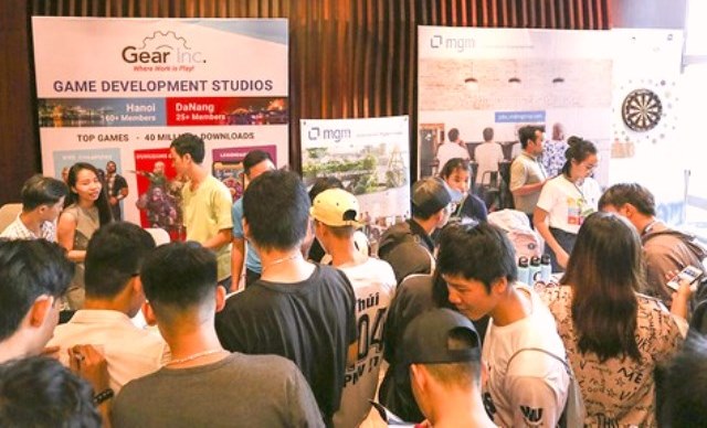 Sự kiện thu h&uacute;t