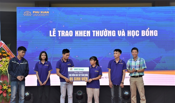 Buổi khai giảng kỳ lạ và tuyên bố “ngược đời” của Hiệu trưởng Trường Đại học Phú Xuân...?