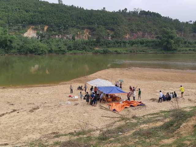 Hà Tĩnh: 3 học sinh đuối nước thương tâm trên sông Ngàn Sâu