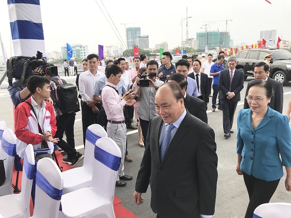 Thủ tướng Nguyễn Xuân Phúc dự lễ Thông xe kỹ thuật công trình cầu Hoàng Văn Thụ
