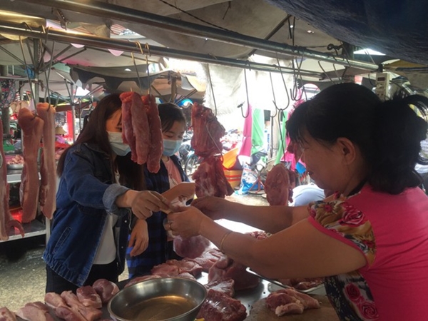 Giá thịt lợn tăng cao: Phó Thủ tướng yêu cầu các bộ có giải pháp ổn định giá