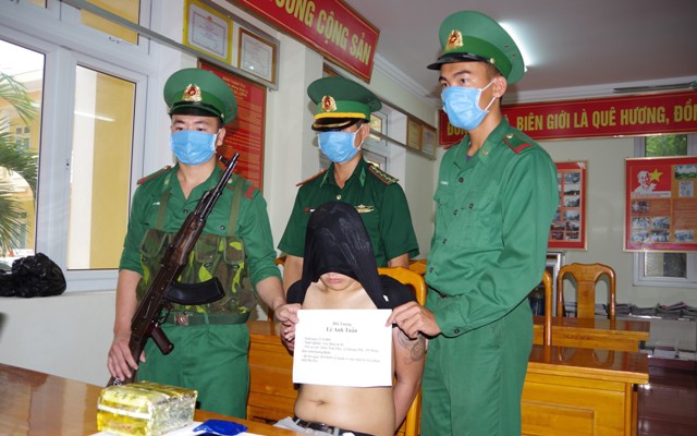 Quảng Bình: Bắt 3 đối tượng vận chuyển 'cái chết trắng'