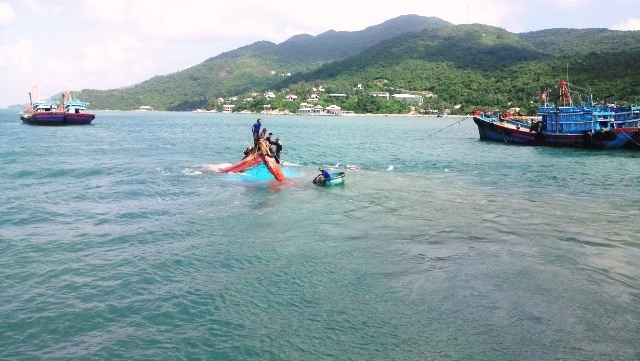 Quảng Nam: Cứu 12 ngư dân gặp nạn ở vùng biển Cù lao Chàm