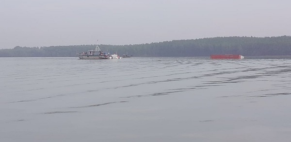 Hiện trường t&agrave;u container ch&igrave;m tr&ecirc;n s&ocirc;ng L&ograve;ng T&agrave;u