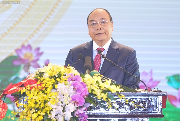 Thủ tướng Nguyễn Xuân Phúc phát biểu tại Lễ tuyên dương điển hình tiên tiến trong xây dựng nông thôn mới. Ảnh: VGP/Quang Hiếu