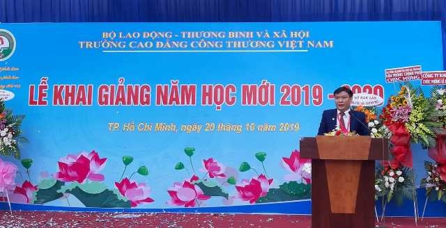 TS. Lê Đại Hùng - Chủ tịch HĐQT phát biểu tại lễ khai giảng