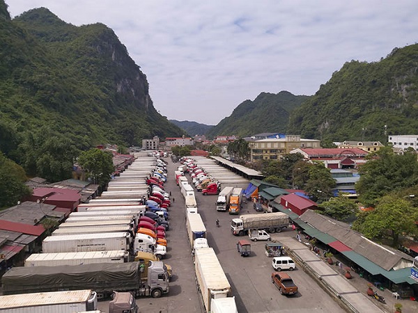 Hàng trăm container nằm chờ tại cửa khẩu Tân Thanh, tỉnh Lạng Sơn