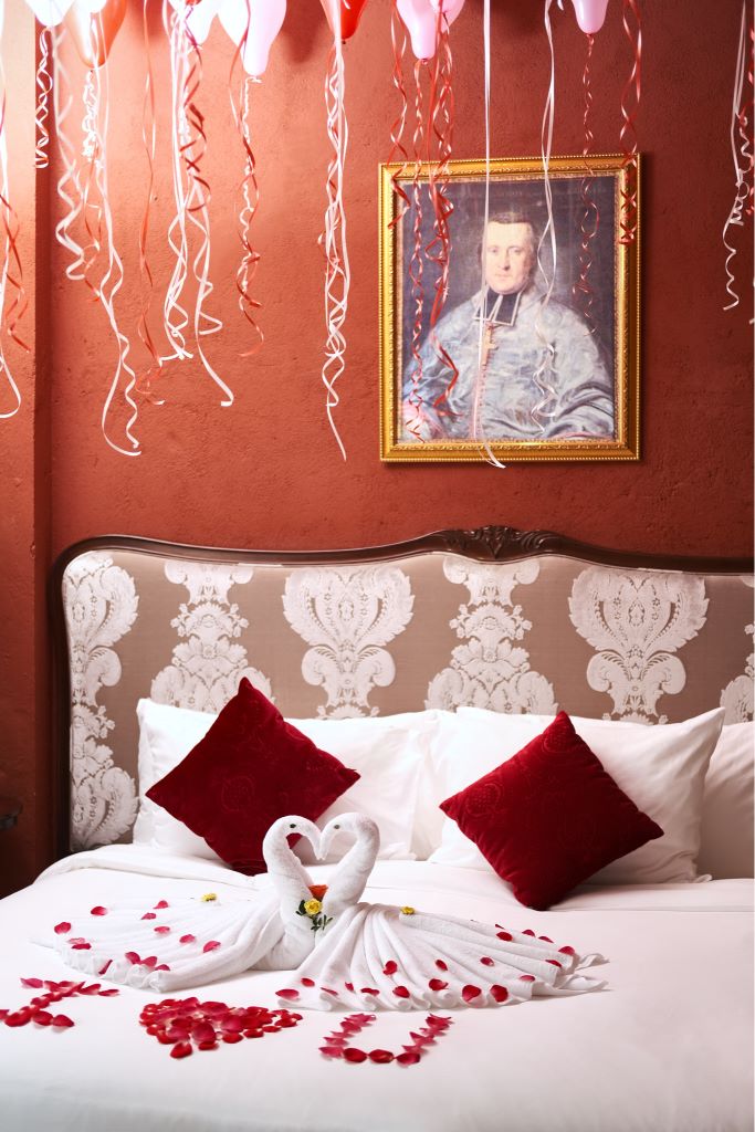 Ng&agrave;y 12/10/2019 vừa qua, Lễ trao giải World Luxury Hotel Awards 2019 diễn ra tại Rovaniemi, Phần Lan đ&atilde; vinh danh kh&aacute;ch sạn Mecure Danang French Village Bana Hills l&agrave; &ldquo;Kh&aacute;ch sạn sang trọng h&agrave;ng đầu ch&acirc;u &Aacute; cho kỳ nghỉ trăng mật&rdquo;.