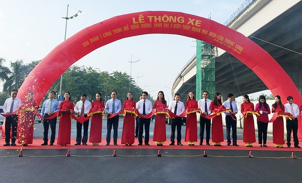 Lễ thông xe giai đoạn 1 dự án mở rộng đường Vành đai 3 dưới thấp, đoạn Mai Dịch - cầu Thăng Long.