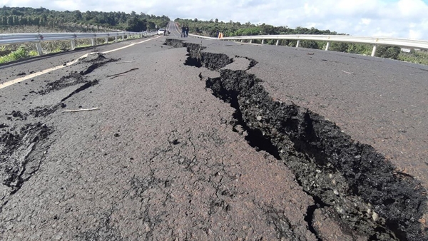 Bộ GTVT công bố nguyên nhân đường 250 tỷ đồng chưa nghiệm thu đã sụt lún