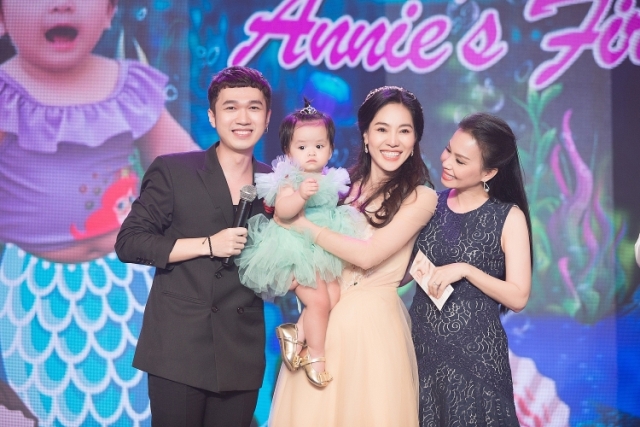 Ca sỹ Cẩm Ly và MC Minh xù