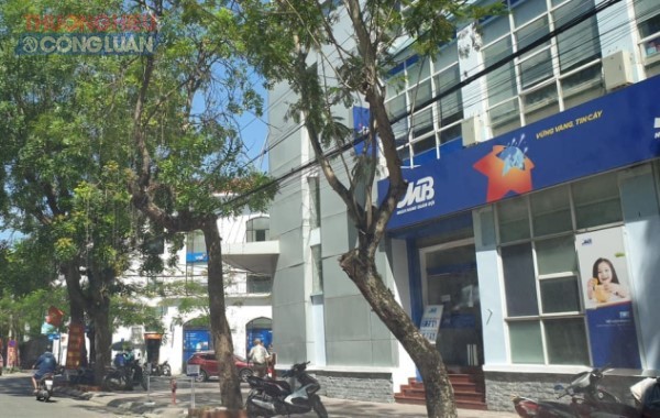 Tại trụ sở làm việc khu nhà số 7B Trần Hưng Đạo (Khách sạn Điện lực) PC Hải Phòng cũng cho Công ty Cổ phần địa ốc MB thuê lại tầng 1, 2, 3 và ½ tầng 4, thời hạn 5 năm từ 2013 – 2018