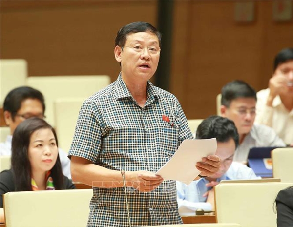 Có cán bộ “sáng cắp ô đi chiều cắp ô về” nhưng không chịu nghỉ hưu