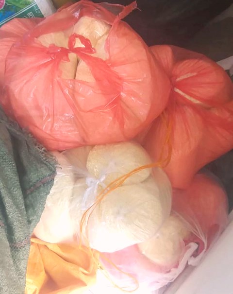 Nhiều bao đựng h&agrave;ng giả