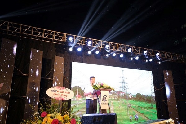 TS. Trương Huy Hoàng – Bí thư Đảng ủy, Hiệu trưởng nhà trường phát biểu tại Gala chào tân sinh viên 2019