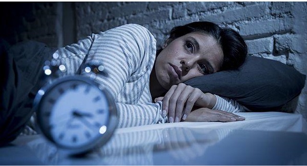 Mất ngủ l&agrave; một trong những biểu hiện của trầm cảm