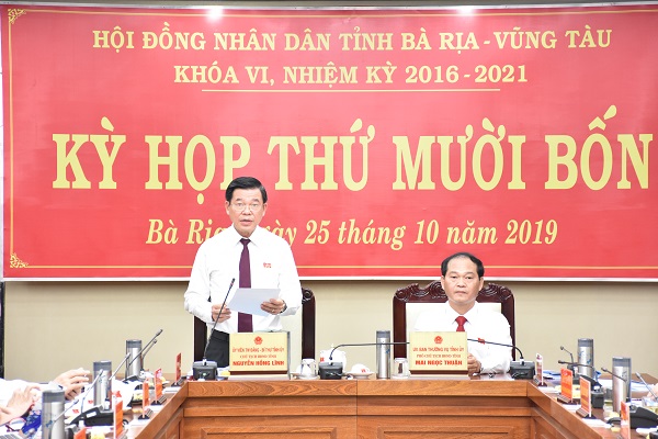 Ông Nguyễn Hồng Lĩnh, Bí thư Tỉnh ủy, Chủ tịch HĐND tỉnh phát biểu tại kỳ họp