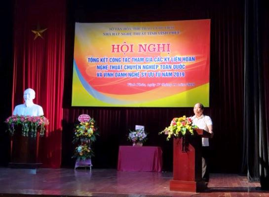 &Ocirc;ng Trần Ngọc Oanh, Gi&aacute;m đốc Sở VHTT&DL Vĩnh Ph&uacute;c đ&aacute;nh gi&aacute; cao tinh thần cố gắng nỗ lực của to&agrave;n thể c&aacute;n bộ, nghệ sĩ Nh&agrave; h&aacute;t nghệ thuật tỉnh