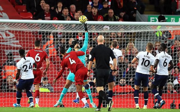 Liverpool liên tục ép sân và có được 2 bàn thắng, qua đó lội ngược dòng thành công trước đội khách Tottenham