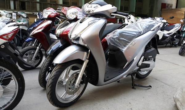 Xe Honda SH khan hàng, đại lý tăng giá bán