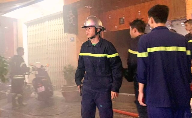 Cảnh s&aacute;t điều xe