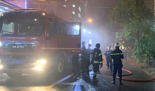 Đà Nẵng: Cháy quán bar giữa mưa lớn, hơn 100 người hốt hoảng tháo chạy
