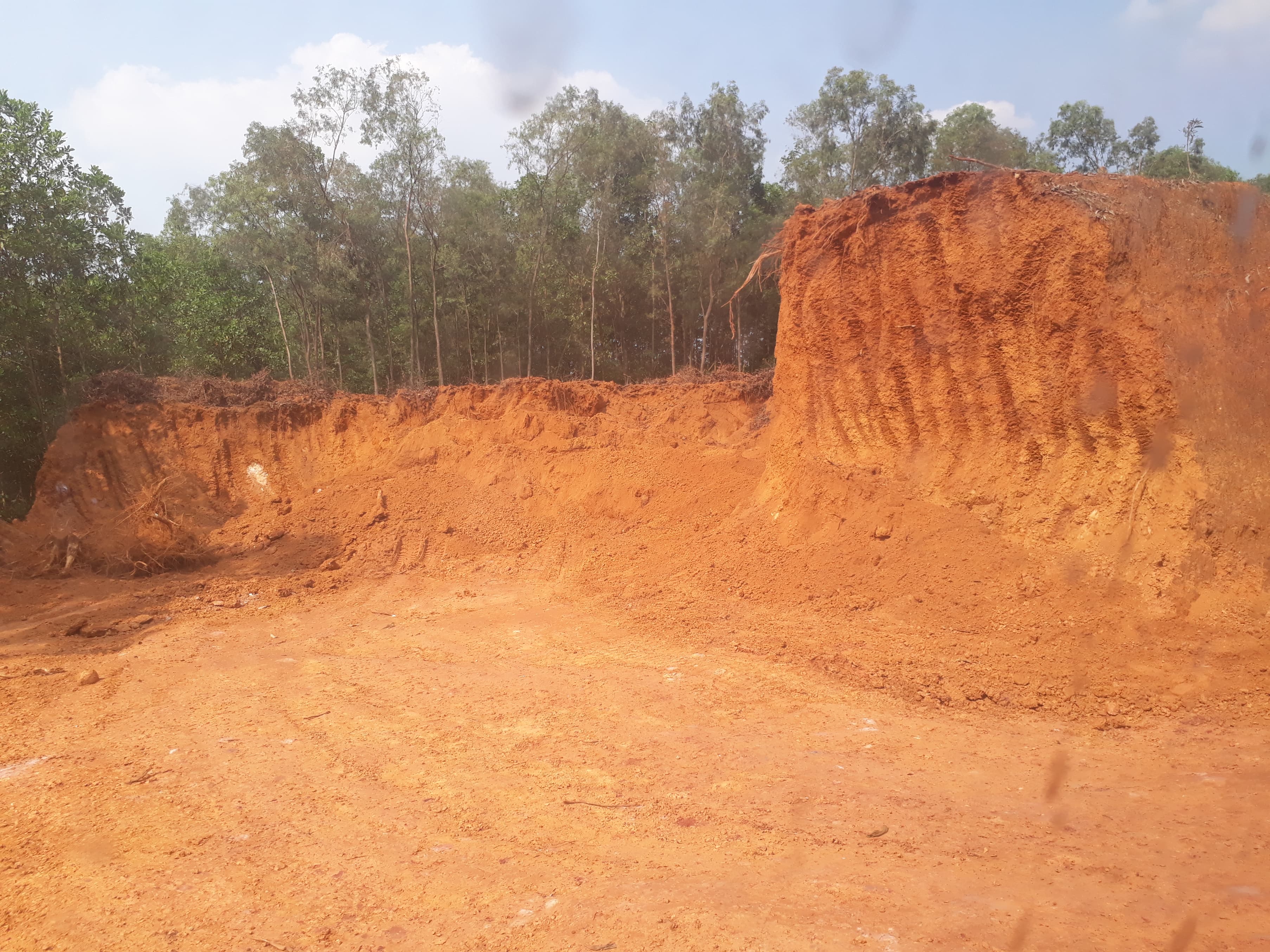 Thanh Hóa: Buông lỏng quản lý, chủ tịch UBND xã bị đình chỉ công tác 15 ngày