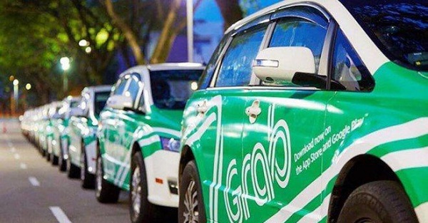 Đề xuất taxi công nghệ phải gắn logo phản quang