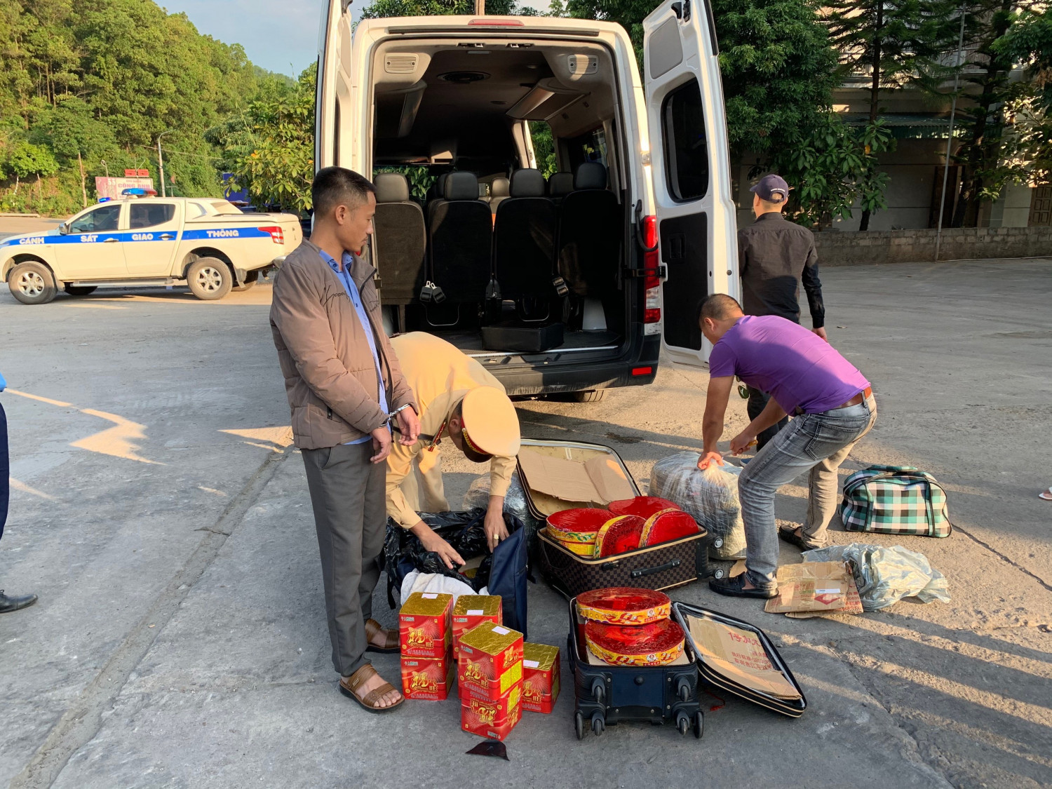 Quảng Ninh: Bắt giữ đối tượng vận chuyển 75 kg pháo nổ