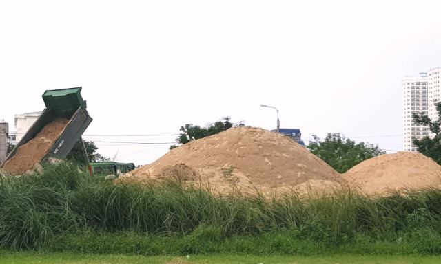 Đà Nẵng: 10 ngày để di dời “núi cát” nằm trong khu dân cư