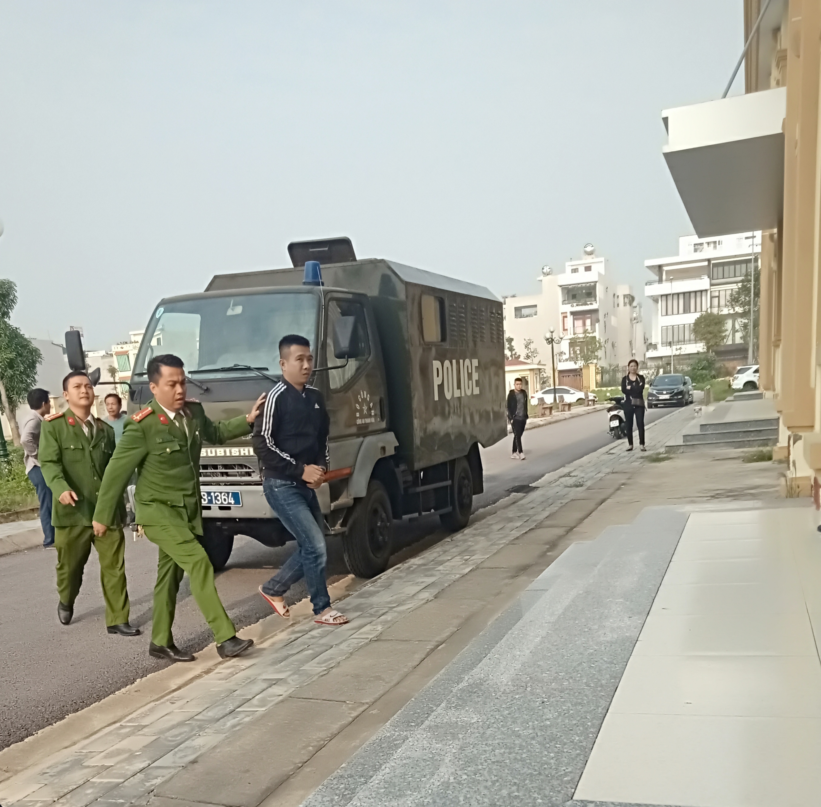 Bị c&aacute;o V&otilde; Viết Phương được dẫn giải đến t&ograve;a &aacute;n