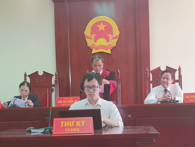 Thẩm phán Đặng Minh Hạnh thay mặt HĐXX tuyên đọc Bản án sơ thẩm