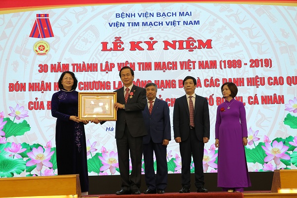 Viện Tim mạch Việt Nam kỷ niệm 30 năm thành lập và đón nhận Huân chương lao động hạng Ba