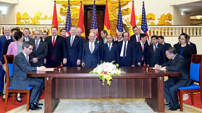 Đại diện Bộ Công Thương Việt Nam và Tập đoàn AES (Hoa Kỳ) ký kết Biên bản ghi nhớ