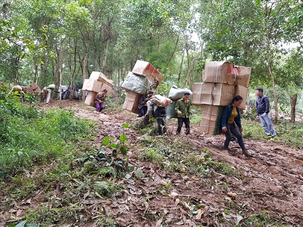 Vất vả chặn buôn lậu trên “đường mòn, lối mở”