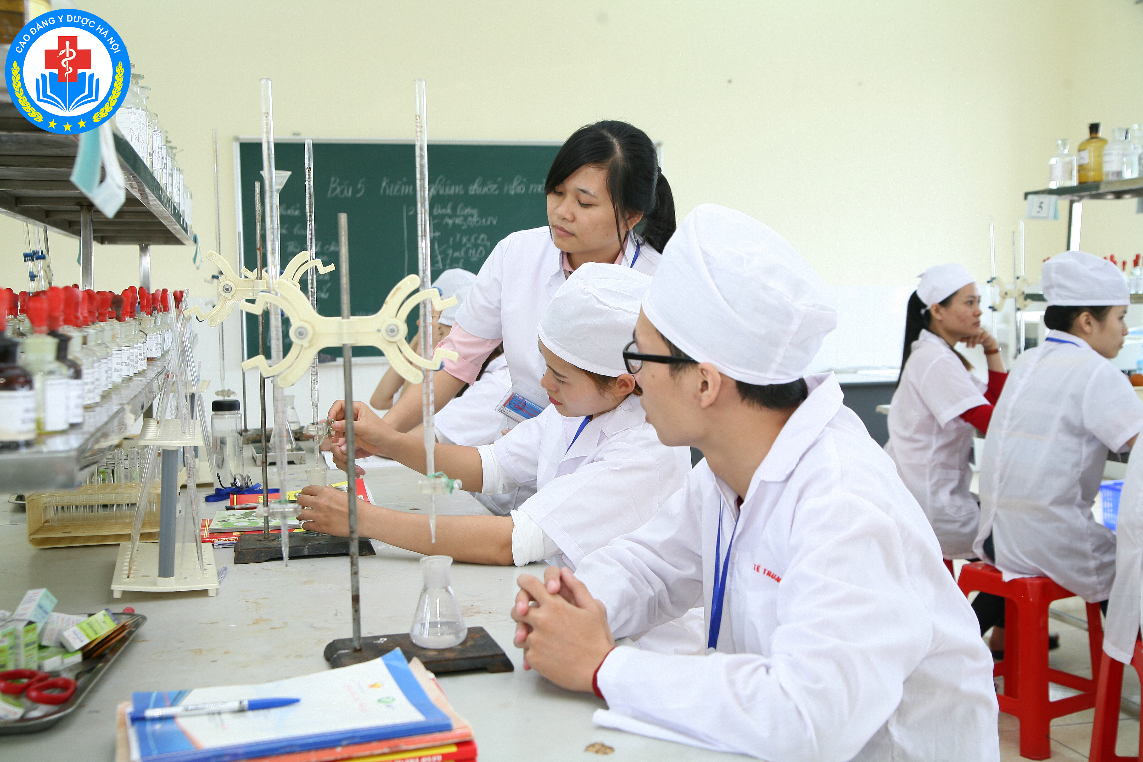 Trường Cao đẳng Y Dược Hà Nội: Đào tạo bài bản – Học đi đôi với hành!
