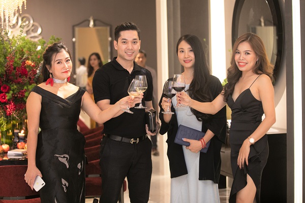 Rất đ&ocirc;ng kh&aacute;ch h&agrave;ng, đối t&aacute;c quan trọng đến tham ra sự kiện của EFC